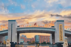 <b>简约大气的讲授楼取现代化实训楼交相</b>